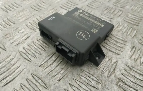 Audi A4 S4 B8 8K Gateway control module 8R0907468H