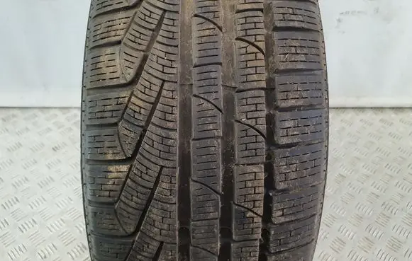 Audi Q7 4M R20 winter tire 24540R20