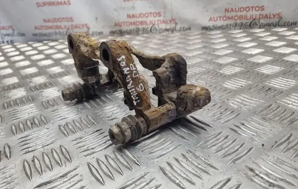 Volkswagen Touran I Brake caliper pad carrier rear 