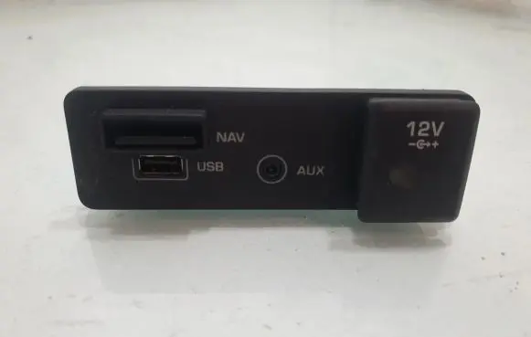 Land Rover Discovery Sport USB socket connector FK7219C166BD