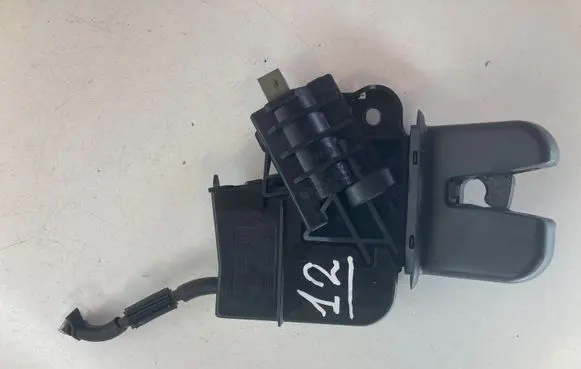 Audi A4 S4 B7 8E 8H Tailgate/trunk/boot lock/catch/latch 4E0827645