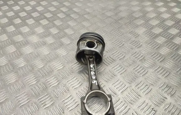 Volkswagen Caddy Piston with connecting rod CAY