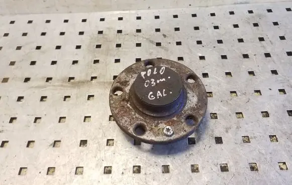 Volkswagen Polo Rear wheel hub
