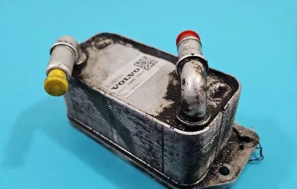 Volvo V60 Engine oil radiator 31293761 IMPRK1475440