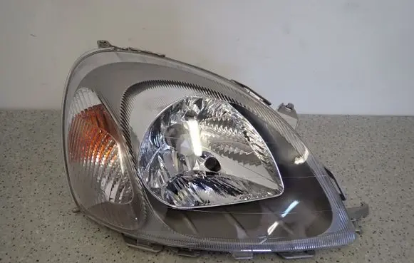 Toyota Yaris Headlight/headlamp