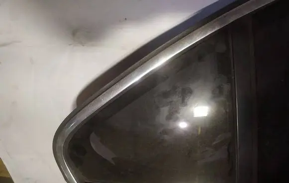 Peugeot 607 Rear vent window glass as2