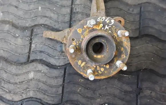 Hyundai Trajet Front wheel hub NOCODE