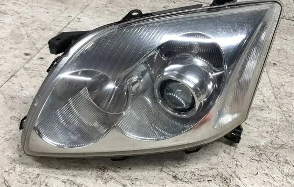 Toyota Avensis T250 Headlight/headlamp