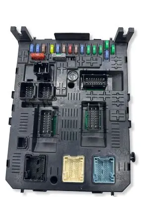 Peugeot 5008 Fuse module 281164872