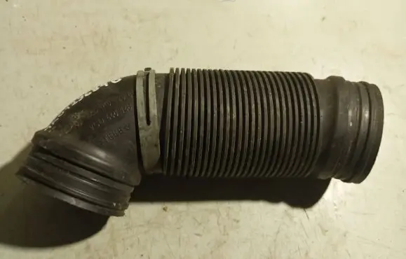 Volkswagen Touran I Air intake hose/pipe 1K0129684B