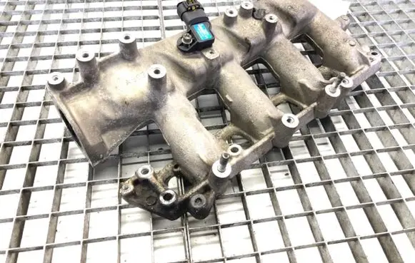 Opel Zafira B Intake manifold 55192747