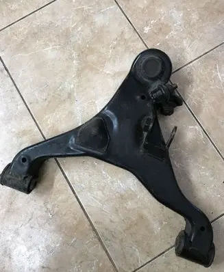 Nissan Pathfinder R50 Front lower control arm/wishbone