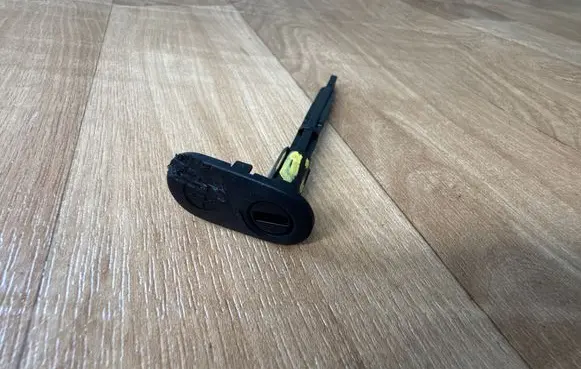 Volkswagen Multivan T5 Child safety switch 7H0843176