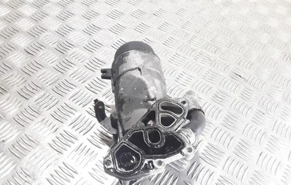Peugeot 407 Oil filter mounting bracket