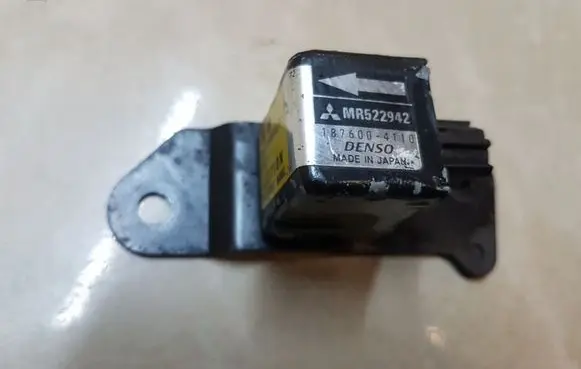 Mitsubishi Pajero Sport I Airbag deployment crash/impact sensor 1876004110