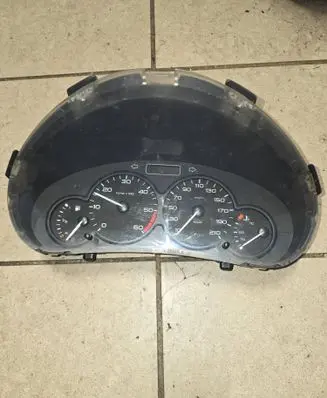 Peugeot 206 Speedometer (instrument cluster) 9645096080 WF107612 503000640102