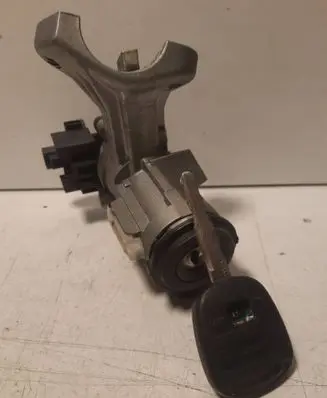 Toyota Corolla E120 E130 Ignition lock 8978302020