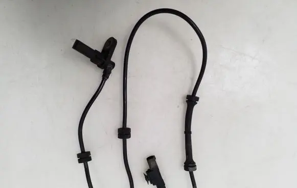 Nissan Primera ABS rear brake sensor 47901AV710