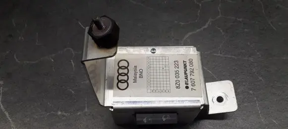 Audi A2 Sound amplifier 8Z0035223