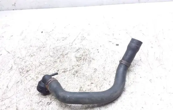 Volkswagen PASSAT B6 Engine coolant pipe/hose