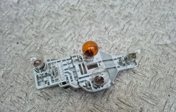 Skoda Octavia Mk2 (1Z) Tail light bulb cover holder 1Z9945257 27592102