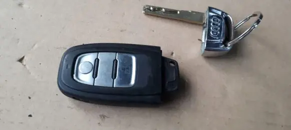 Audi A4 S4 B8 8K Ignition key/card 8T0959754C 8T0959754