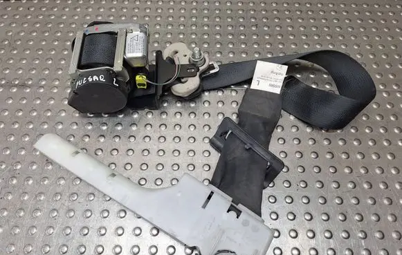Nissan Pulsar Front seatbelt S27730421 6277626