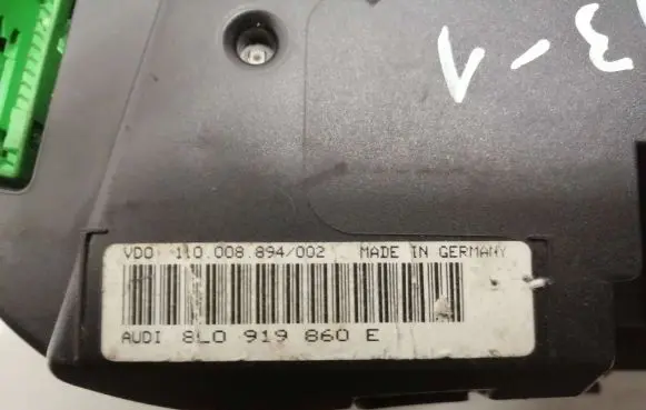 Audi A3 S3 8L Speedometer (instrument cluster) 8L0919860E 110008894002