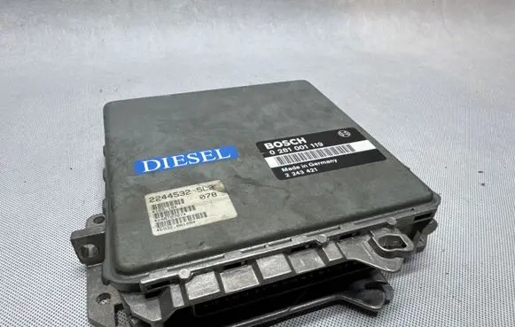 BMW 5 E34 Engine control unit/module 0281001119 2243421
