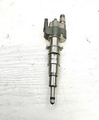 BMW 1 E82 E88 Fuel injector 7589048 10181010