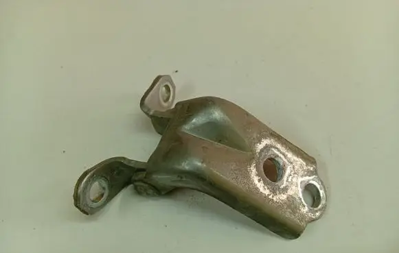Subaru B9 Tribeca Rear door lower hinge