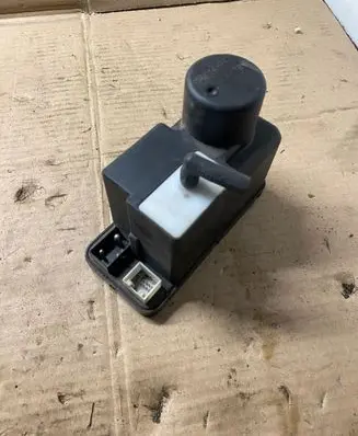 Audi A6 S6 C4 4A Central locking vacuum pump 4A0862257C