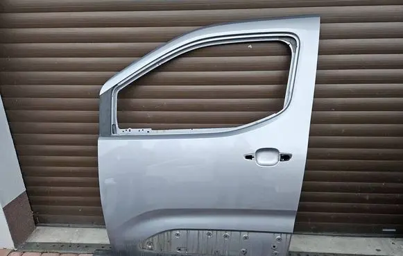 Opel Combo E Front door