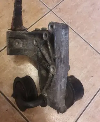 Volkswagen Transporter - Caravelle T4 Alternator belt tensioner 074199207M
