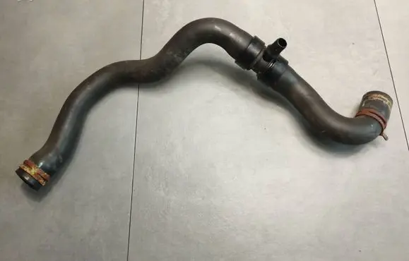 Peugeot 3008 I Engine coolant pipe/hose