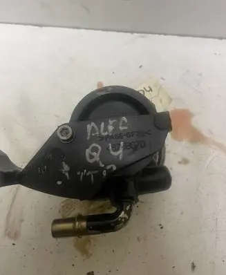 Alfa Romeo 147 Power steering pump 46758670