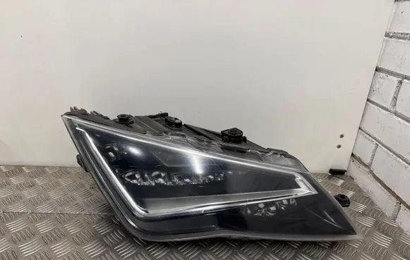Seat Leon (5F) Headlight/headlamp 5F1941008A 5F0941476 5F0941472