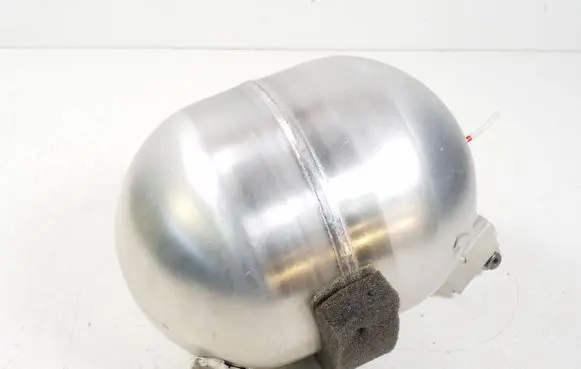 Vacuum air tank