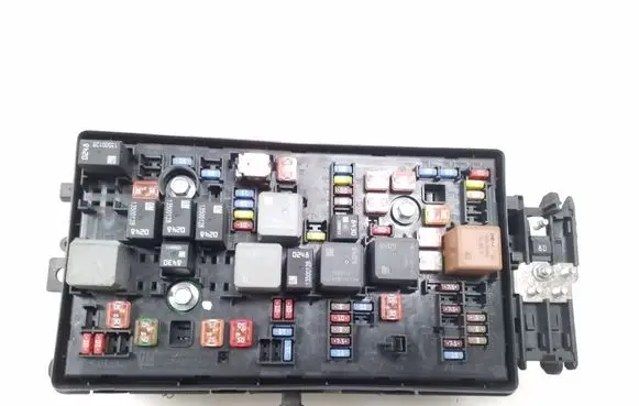 Opel Insignia A Fuse module 13222782