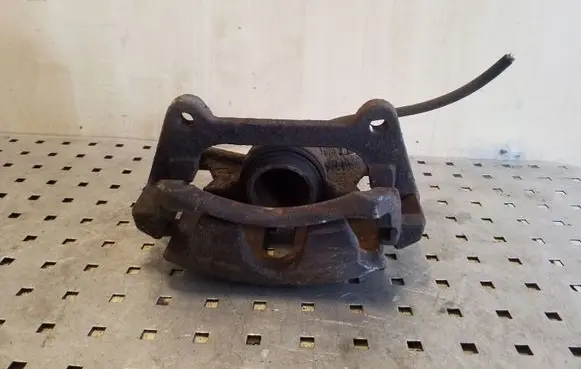 Volkswagen PASSAT B8 Front brake caliper