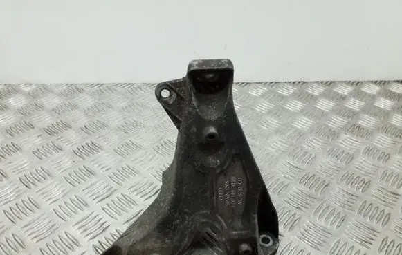 Audi A4 S4 B6 8E 8H Engine mounting bracket 8E0199308D