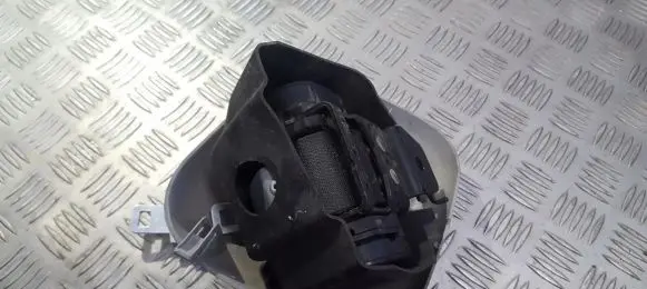 Middle seatbelt (rear)