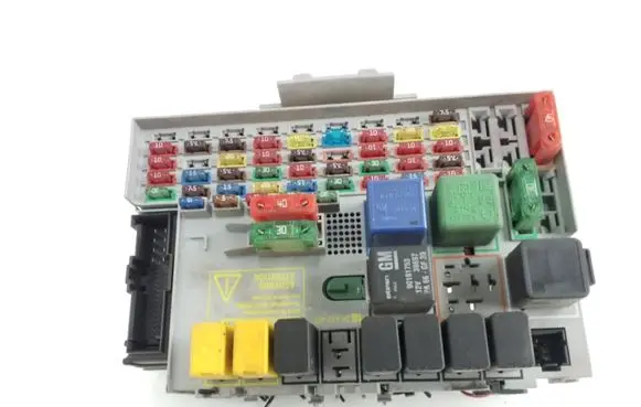 Opel Zafira A Fuse module 24412497
