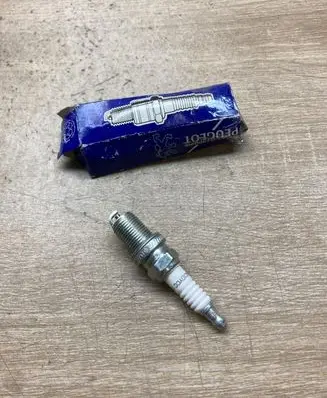 Peugeot 106 Spark plug 5962J1 PC10YCC