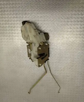 Mitsubishi Pajero Front door lock 0204C6