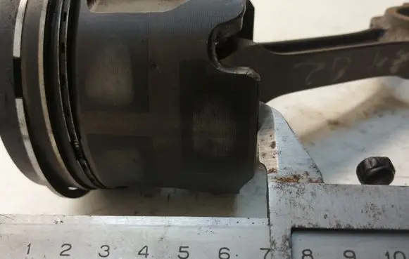 Piston with connecting rod