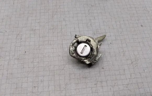 Audi A6 S6 C4 4A Front door lock (next to the handle) 