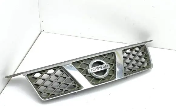 Nissan X-Trail T30 Front bumper upper radiator grill