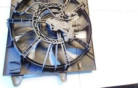Jeep Grand Cherokee (WK) Radiator cooling fan shroud 24042096