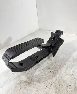 Mercedes-Benz E W211 Accelerator throttle pedal A2113000404